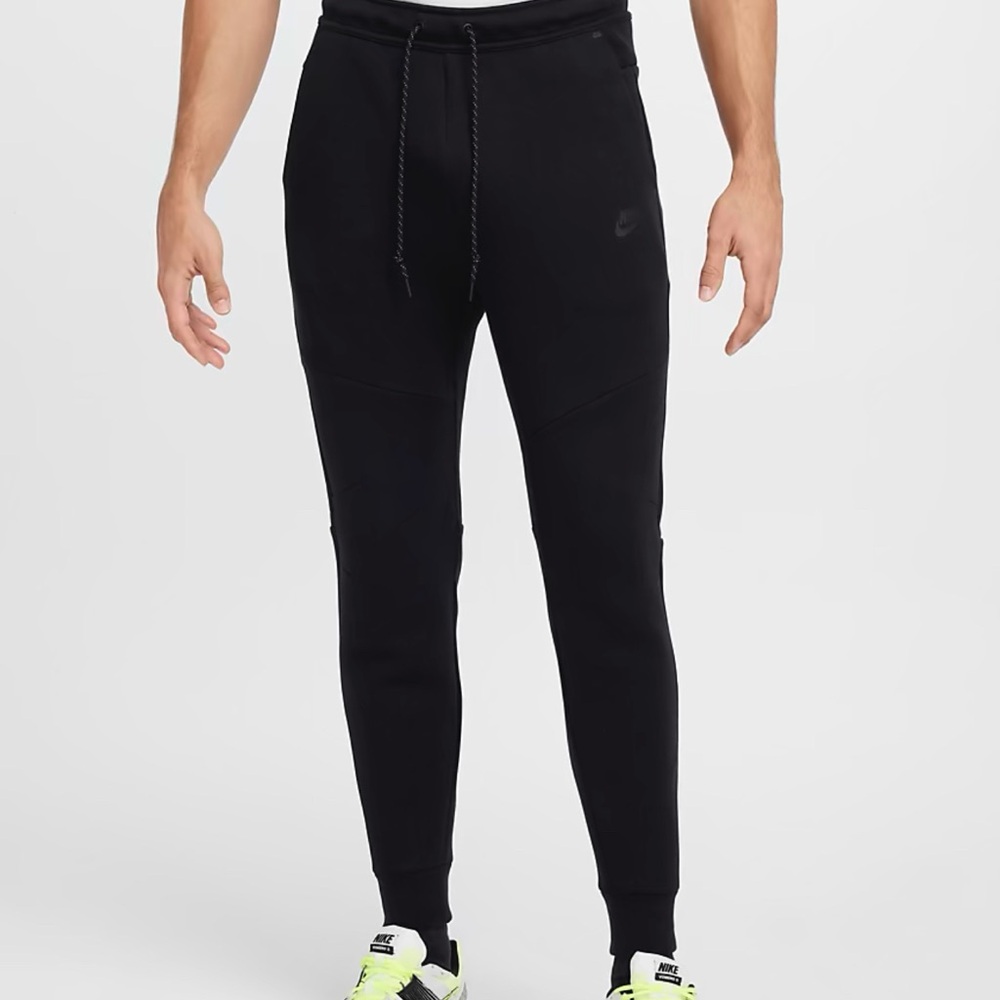 Nike Tech - Picture 2 of 2